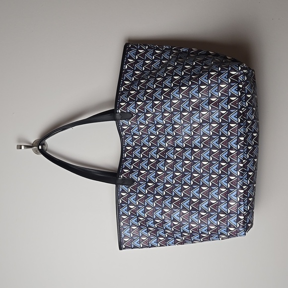 Stella & Dot Handbags - Stella & Dot reversible voyage black/trible tote